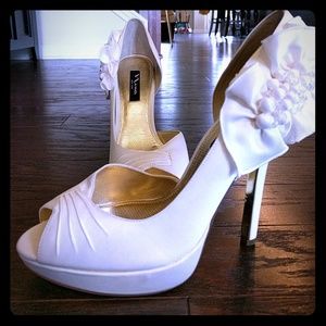 Nina Ivory Off White Peep Toe Heels